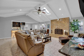 New Stunning Home with Firepit and Grill